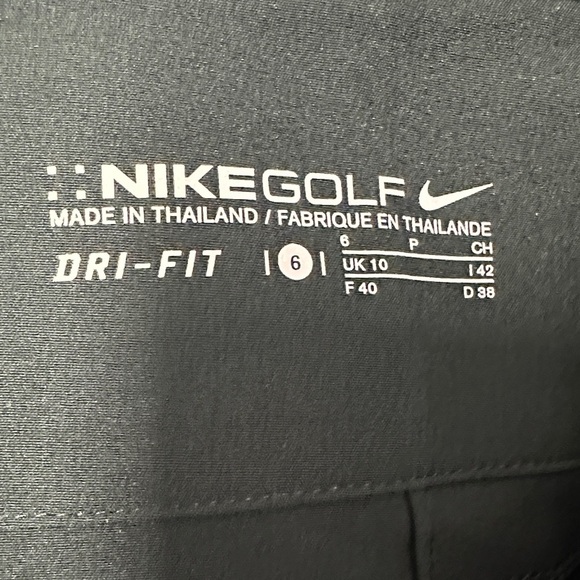 Nike Golf Dri-Fit Black Skirt with Plaid Belt - Picture 2 of 3